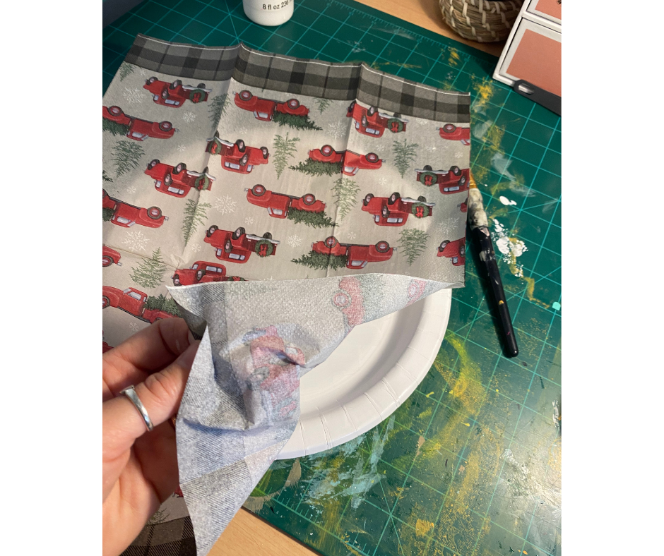 hand placing paper napkin over paper plate